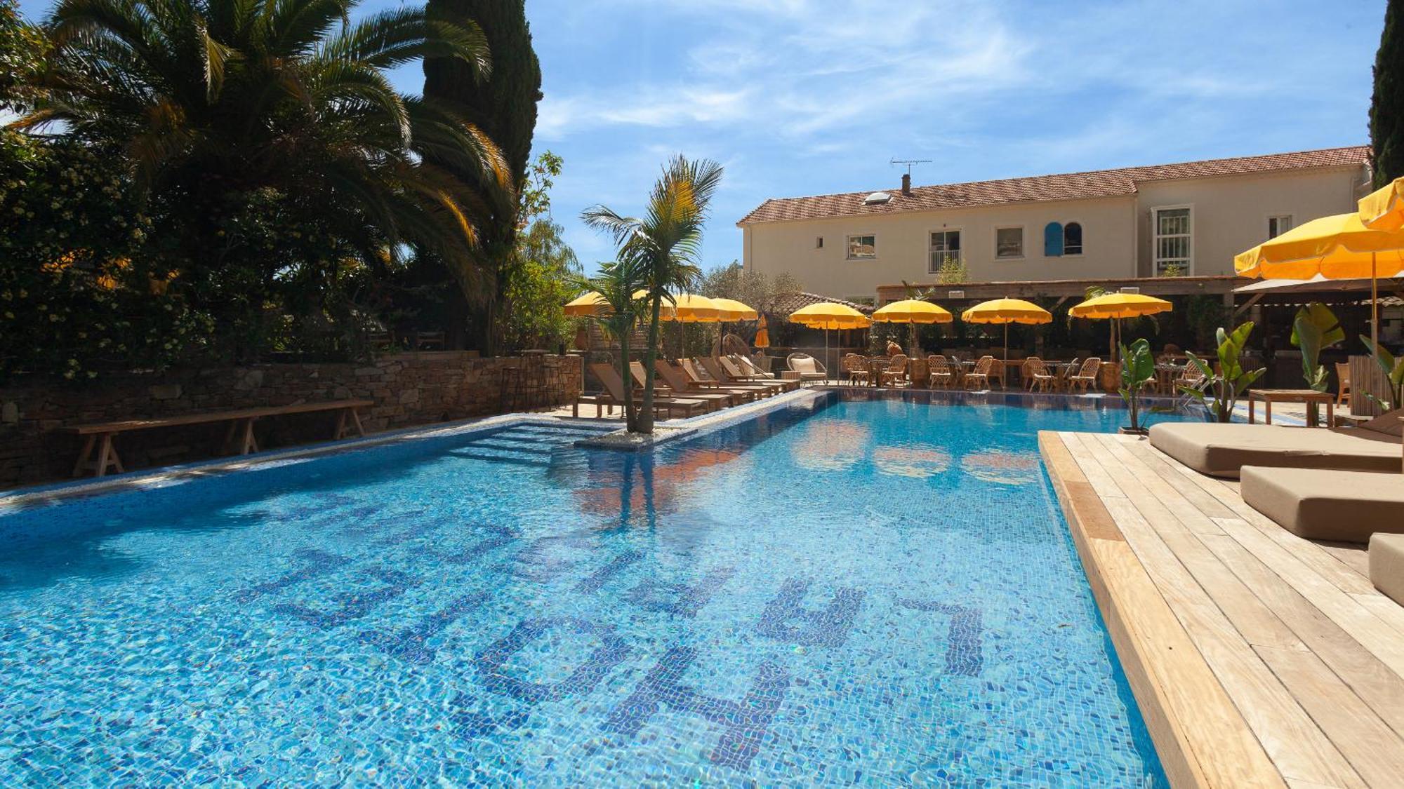Hôtel La Piscine Le Lavandou Esterno foto