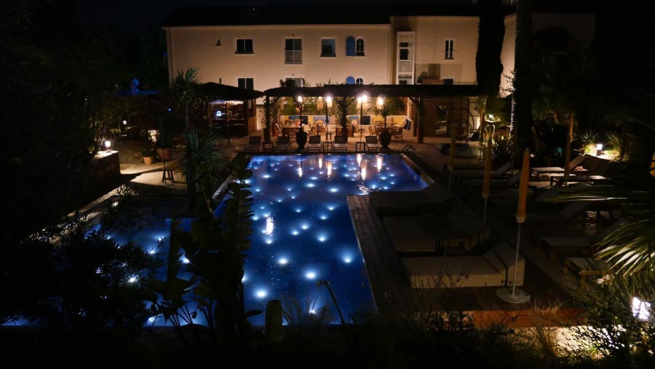 Hôtel La Piscine Le Lavandou Esterno foto